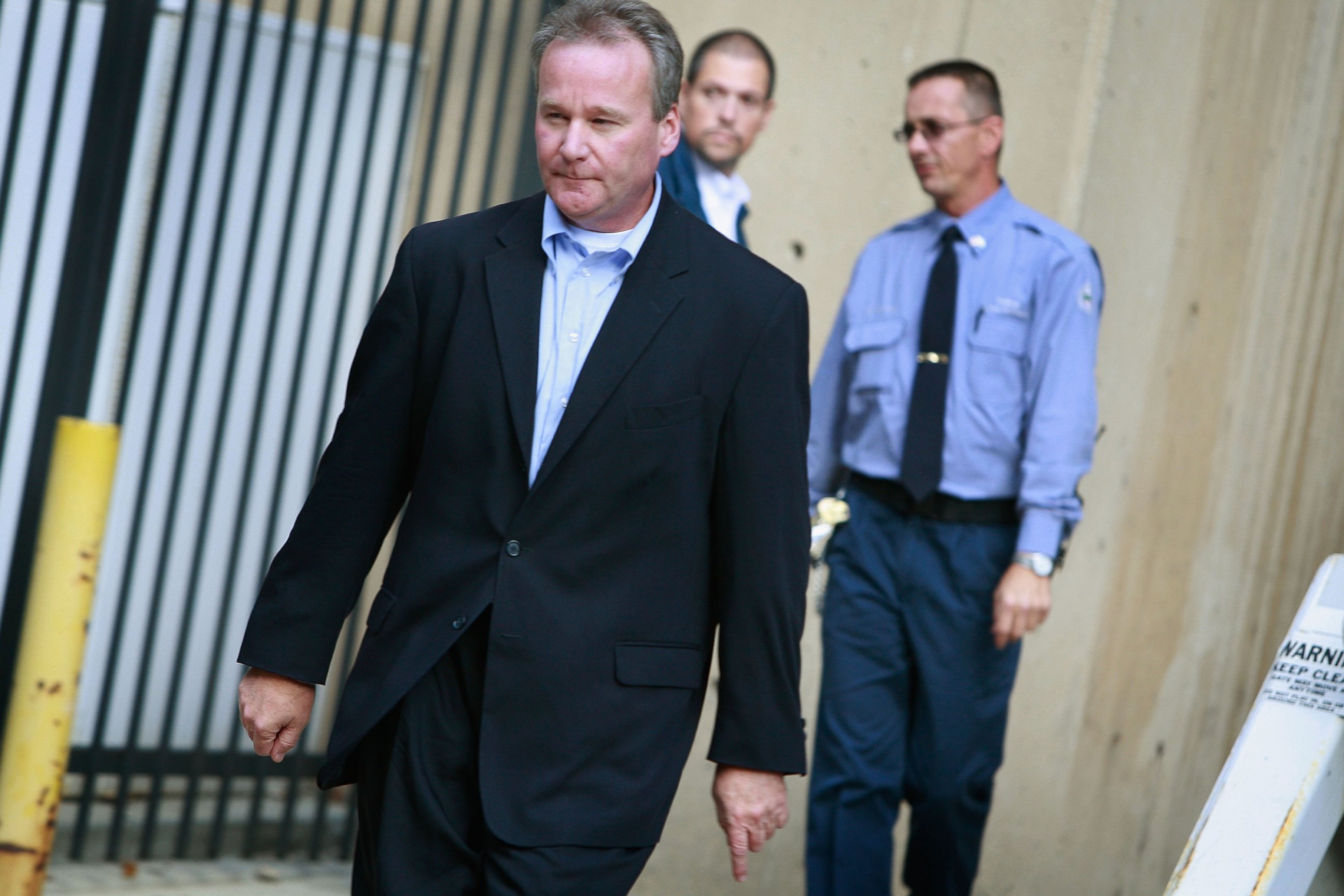 PHOTO: Michael David Barrett leaves the Metropolitan Correctional Center after posting bond, Oct. 5, 2009 in Chicago, Illinois.