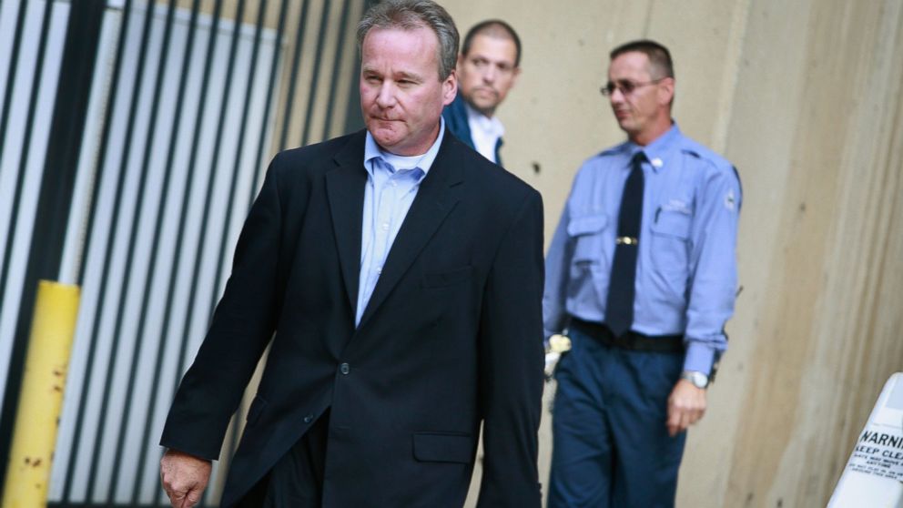 Michael David Barrett leaves the Metropolitan Correctional Center after posting bond, Oct. 5, 2009 in Chicago, Illinois.