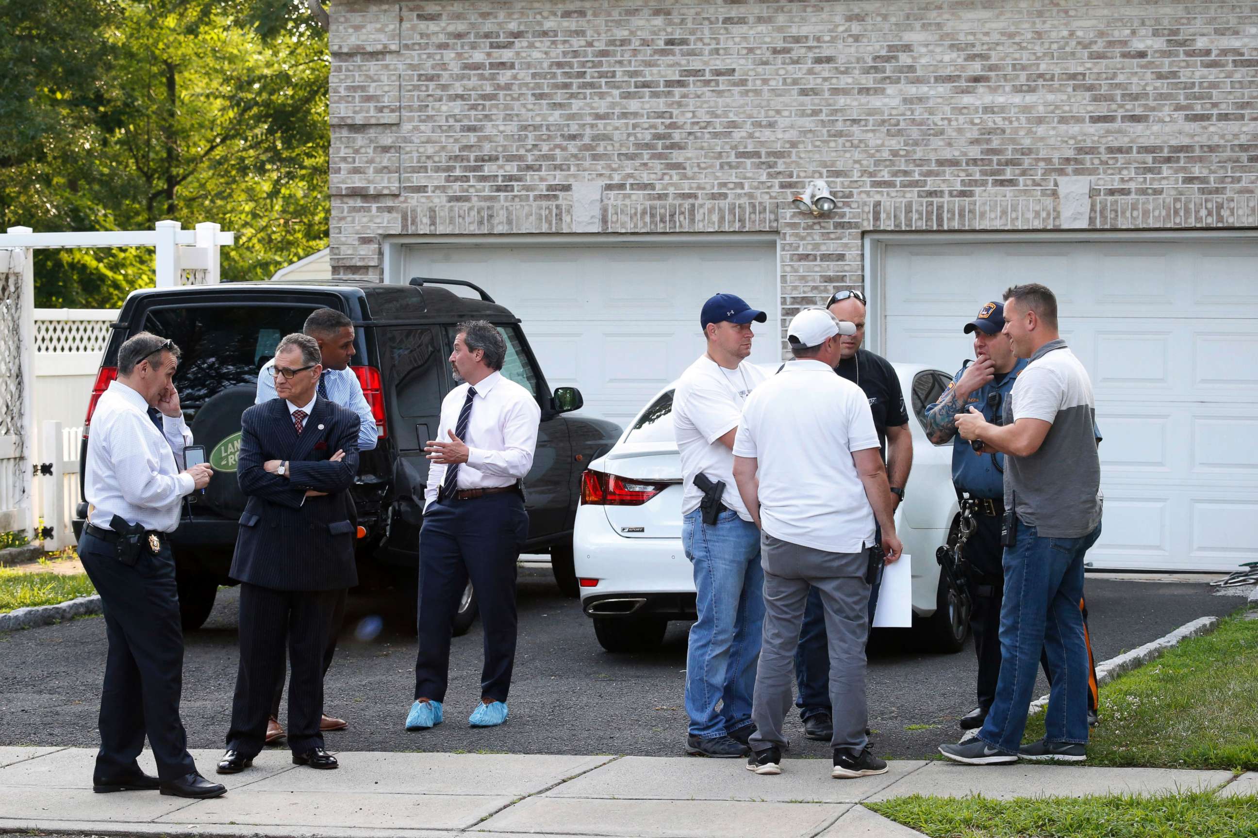 PHOTO: Bergen County Prosecutors Office and Sheriff's Department investigate a body found in the home of Giants cornerback Janoris Jenkins in Fair Lawn, N.J., on June 26, 2018. 