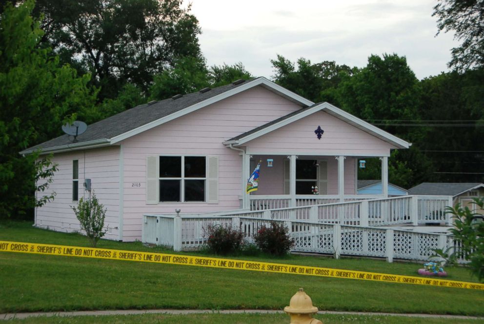 PHOTO: Gypsy Blanchard and her mother Dee Dee lived in this pink house in Missouri built for them by Habitat for Humanity.