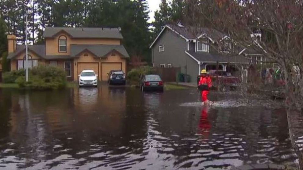 Storm Battering West Coast Now Moving East With Further Warnings Abc News