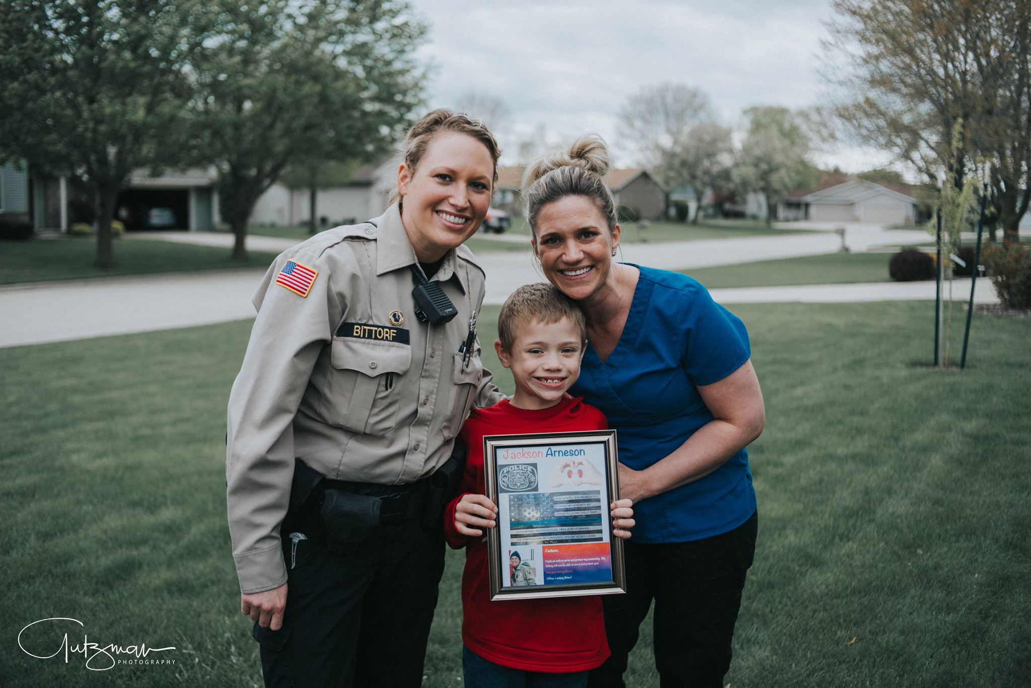 PHOTO: Officer Lindsey Bittorf surprised a family in Janesville, Wisconsin, with news that she will be donating her kidney to their 8-year-old son, Jackson Arneson.