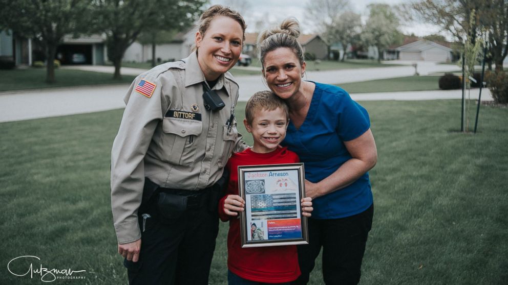PHOTO: Officer Lindsey Bittorf surprised a family in Janesville, Wisconsin, with news that she will be donating her kidney to their 8-year-old son, Jackson Arneson.
