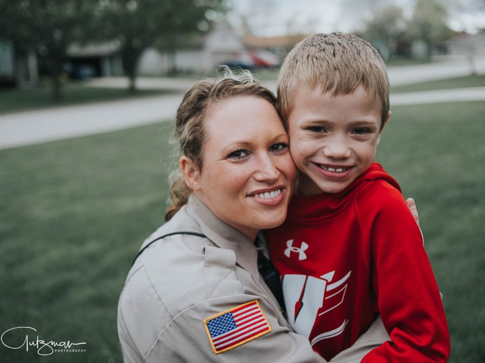 PHOTO: Officer Lindsey Bittorf surprised a family in Janesville, Wisconsin, with news that she will be donating her kidney to their 8-year-old son, Jackson Arneson.