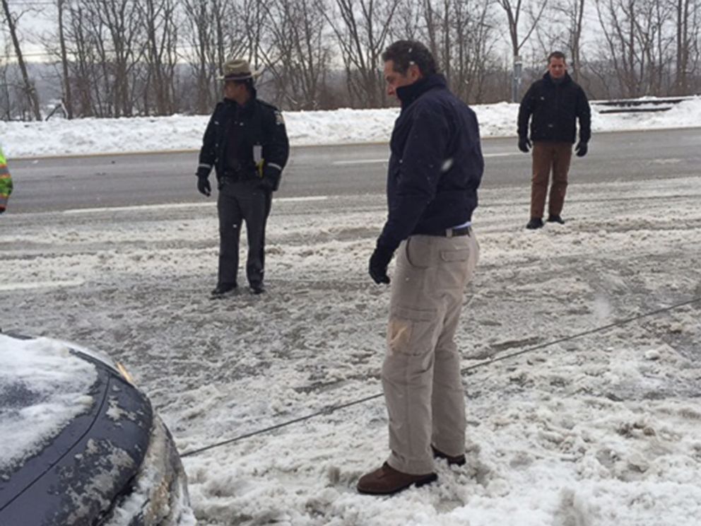 PHOTO: Gov. Andrew M. Cuomo stopped to help a stranded motorist on the Sprain Brook Parkway near Hawthorne, NY after having briefings with senior administration officials in New York City in regard to today's winter storm. 