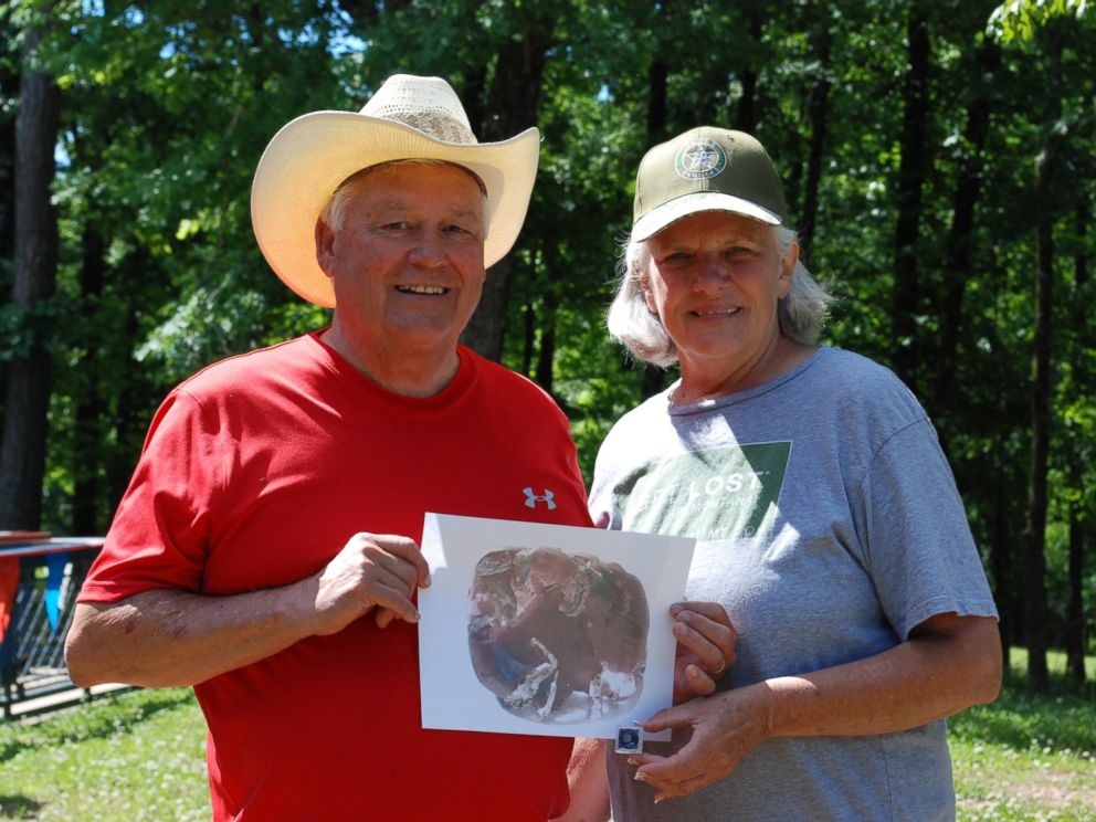 PHOTO: Wendell Fox beside his wife Jennifer Fox at Crater of Diamonds State Park in Arkansas on May 13, 2017.