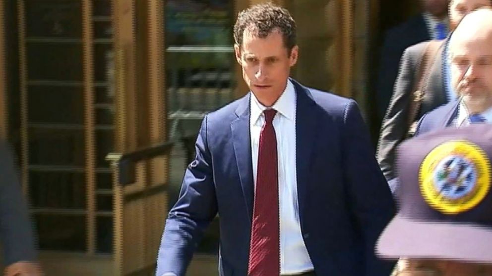 PHOTO: Anthony Weiner leaves a New York City federal courthouse, May 19, 2017.