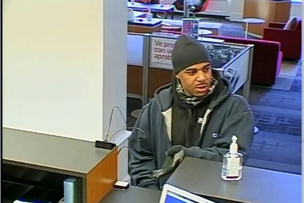 PHOTO: Authorities are asking for the public's help to find a man to tried to rob a Bank of America located at 772 Massachusetts Ave., Cambridge, Massachusetts, on Jan. 5, 2016.