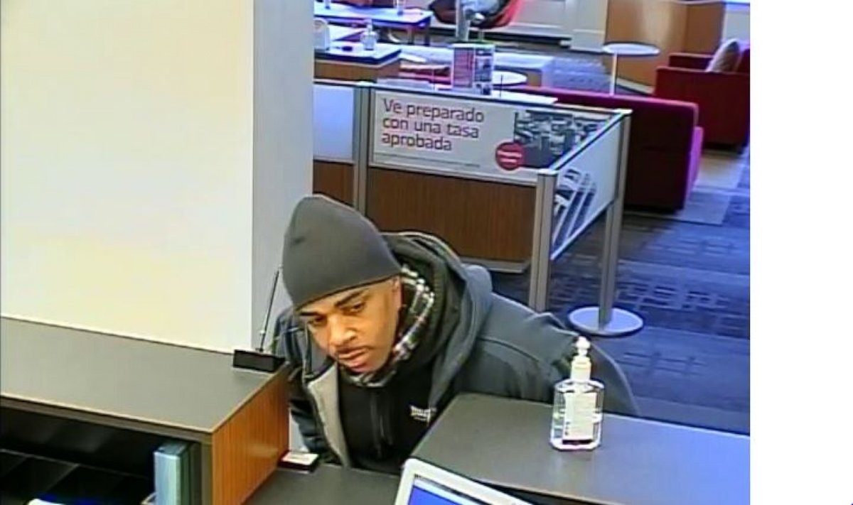 PHOTO: Authorities are asking for the public’s help to find a man to tried to rob a Bank of America located at 772 Massachusetts Ave., Cambridge, Massachusetts, on Jan. 5, 2016.