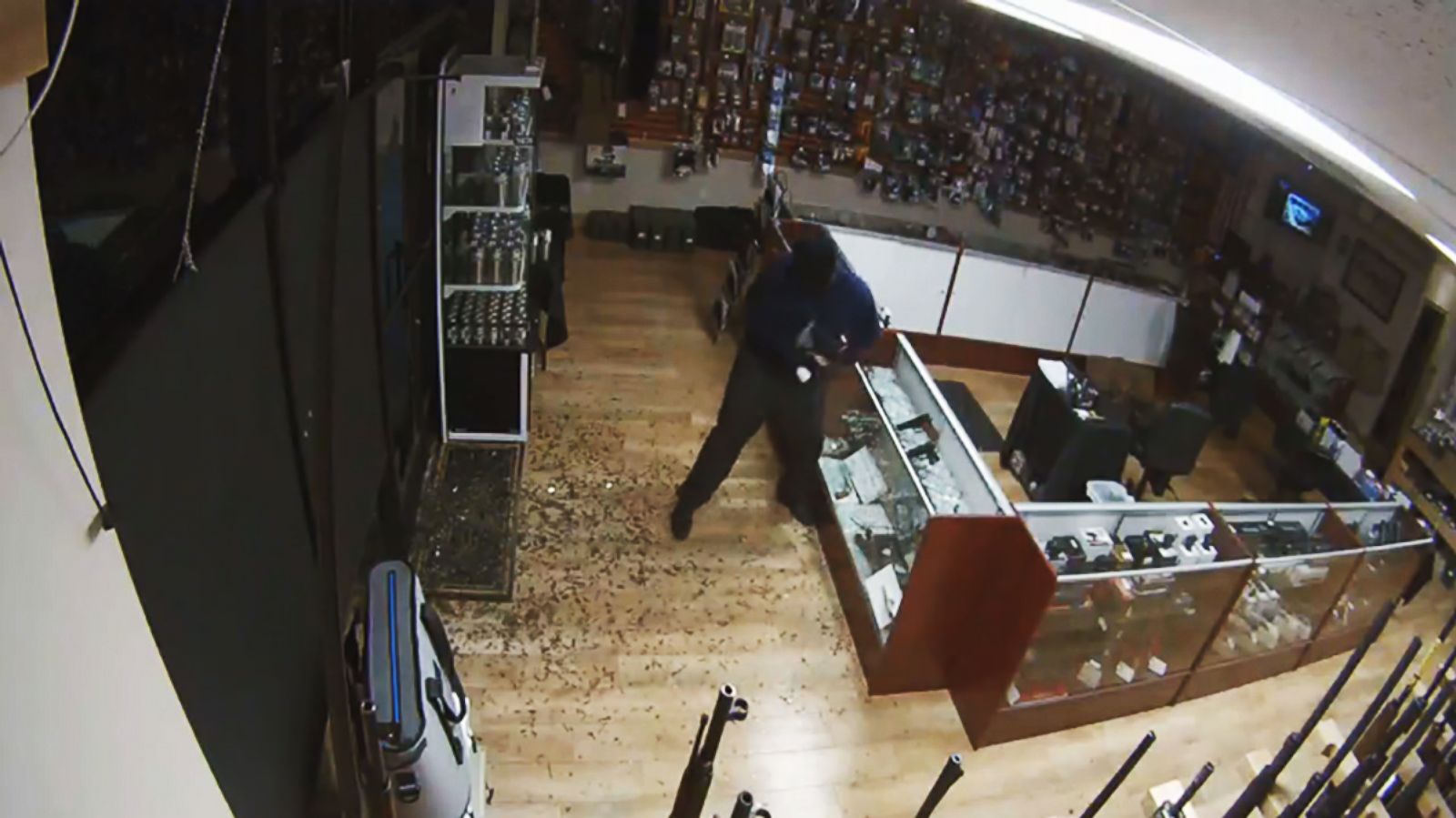 What does Smash and Grab mean? - Definition of Smash and Grab - Smash and  Grab stands for An event where thieves rob stores by quickly entering the  store and breaking display