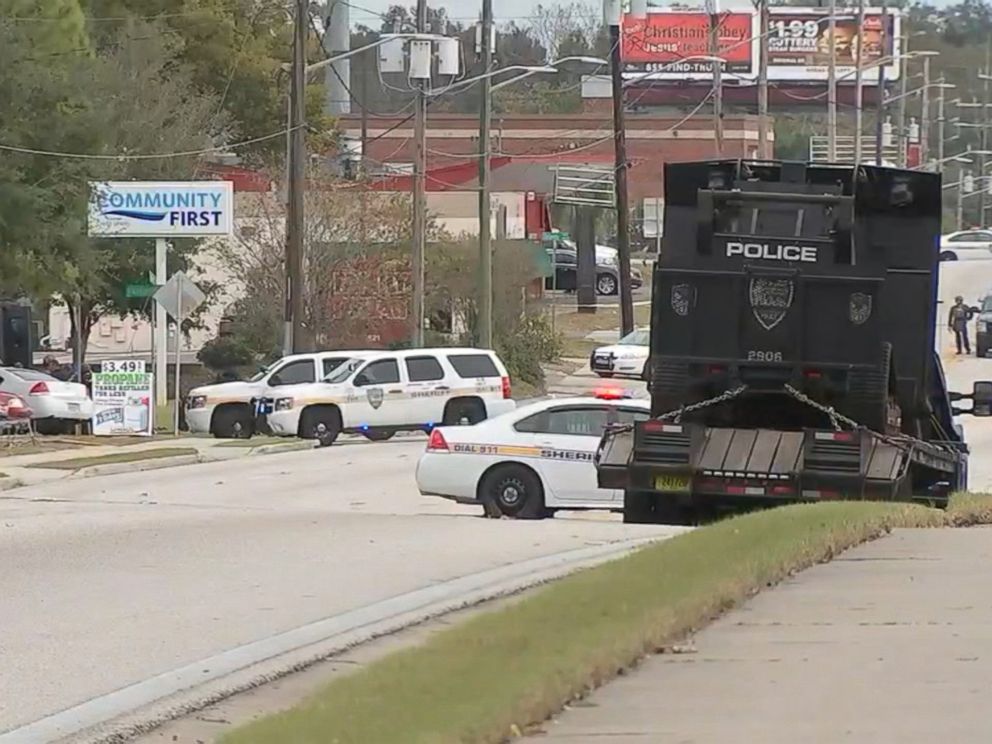 PHOTO: Police are reporting a hostage situation at the Community First Credit Union in Jacksonville, Florida, Dec. 1, 2016.
