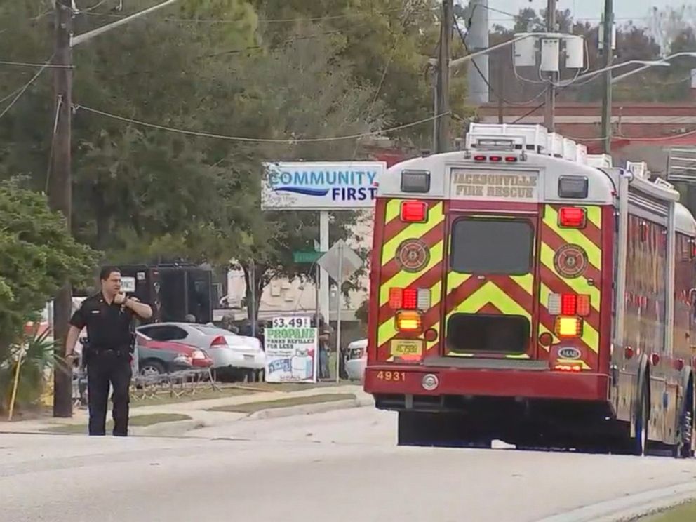 PHOTO: Police are reporting a hostage situation at the Community First Credit Union in Jacksonville, Florida, Dec. 1, 2016.