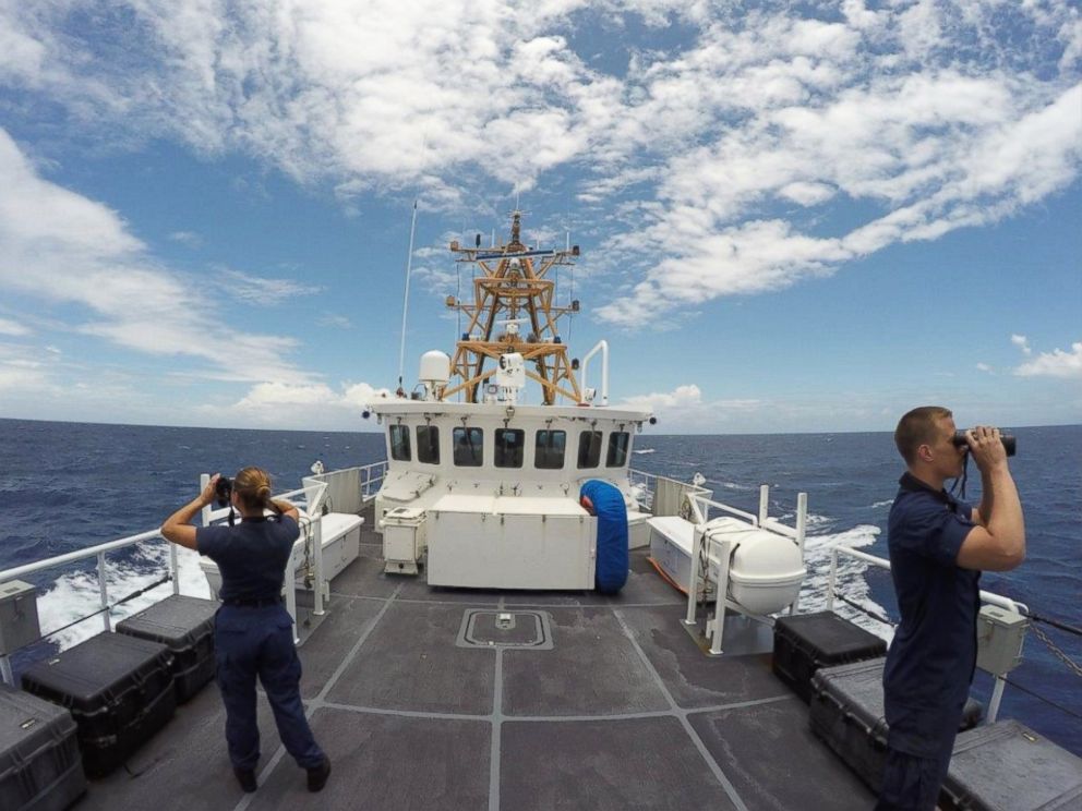 PHOTO: Members of the Coast Guard search for Isabella Hellman west of Cay Sal, Bahamas, May 17, 2017.