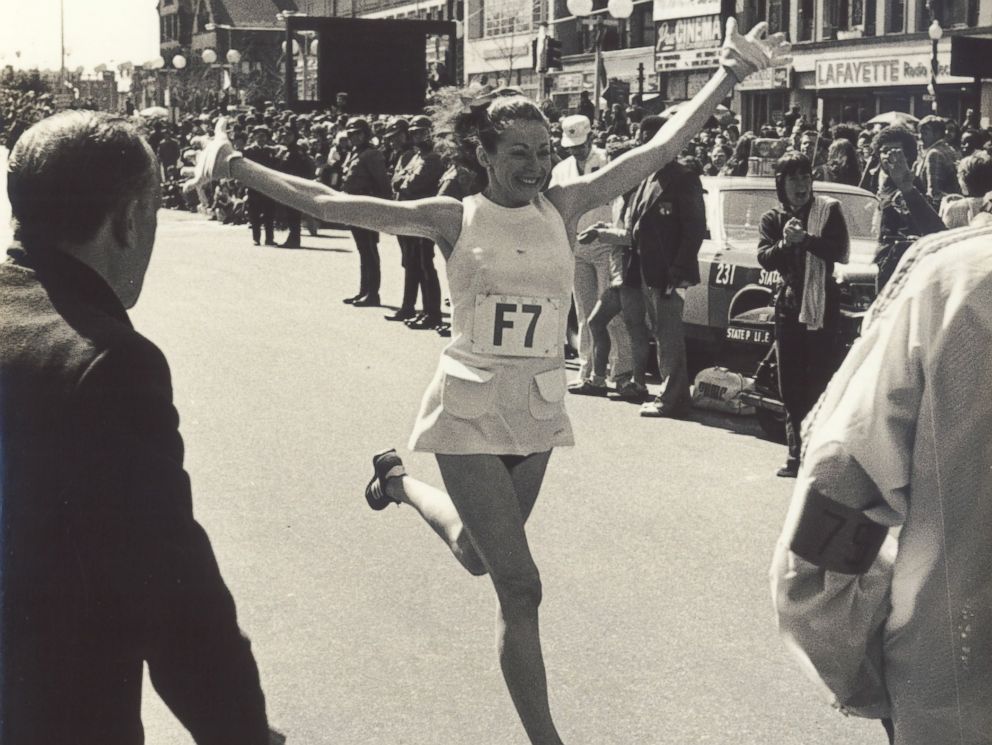 first-woman-to-officially-run-the-boston-marathon-returns-to-the-course