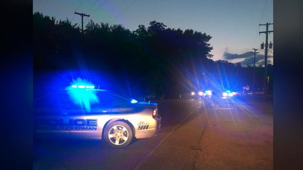 Suspect captured in fatal shooting of Arkansas police officer - ABC News