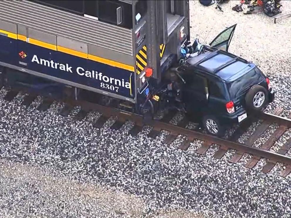 2 Killed When Amtrak Train Collides With Car In California Abc News 0119