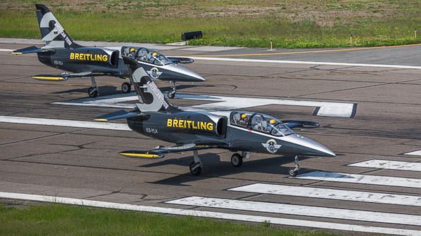 My Unnerving 4-G Joyride With the Breitling Jet Team - ABC News