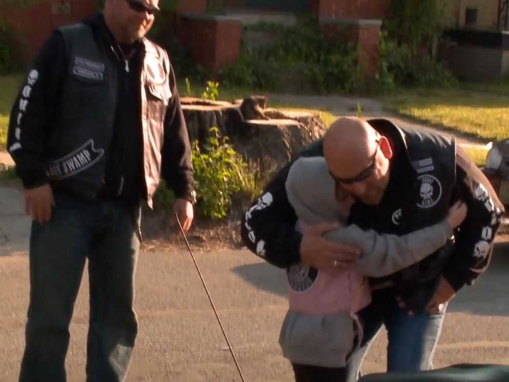 Motorcycle Club Gives Allegedly Bullied Girl a Ride to School - ABC News