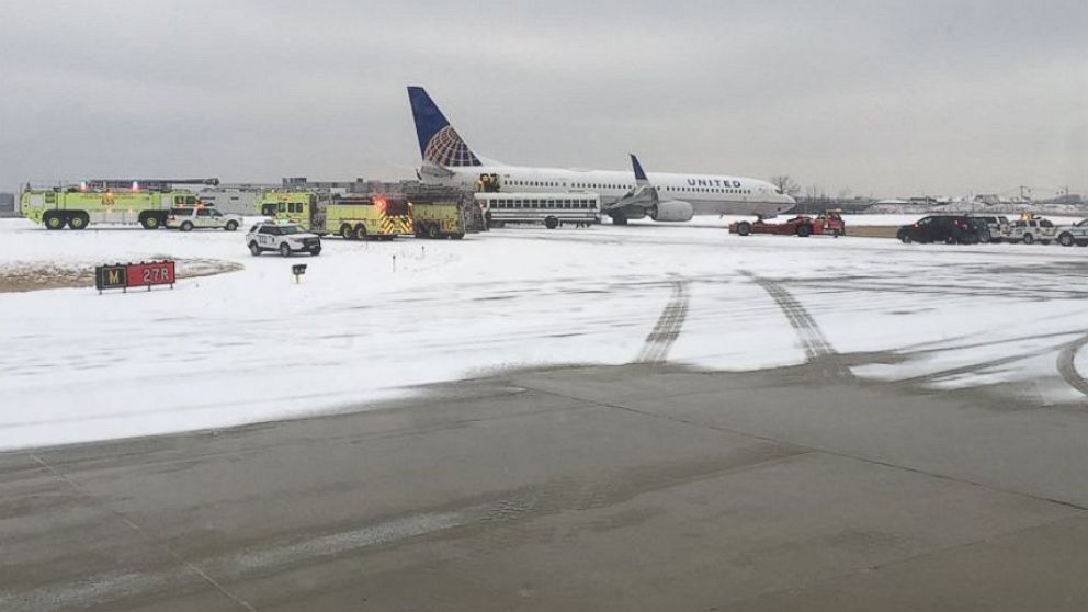 PHOTO: A United Airlines plane slid off the runway at Chicago O'Hare International Airport on Jan. 16, 2016.  