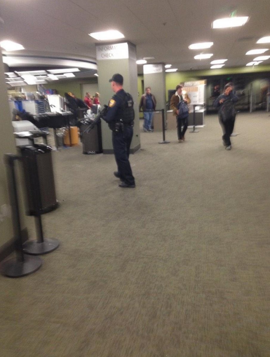 PHOTO: Police officers are seen inside Strozier Library on Florida State University's campus in Tallahassee, Florida, Nov. 20, 2014.