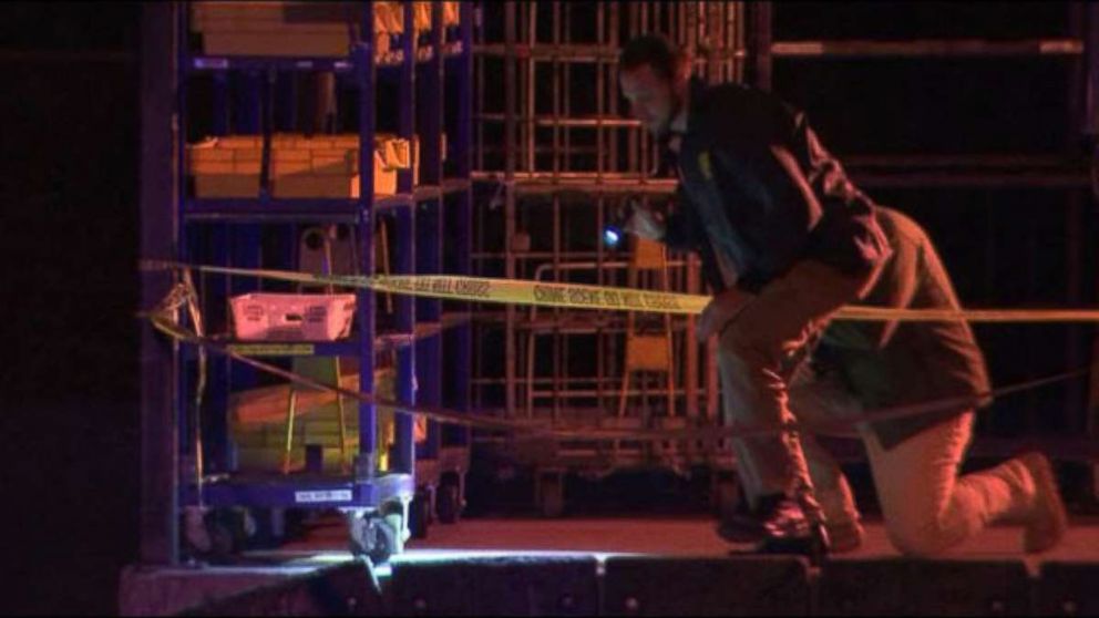 PHOTO: Police investigate a crime scene in Decatur, Georgia, where a postal worker was shot and killed. 