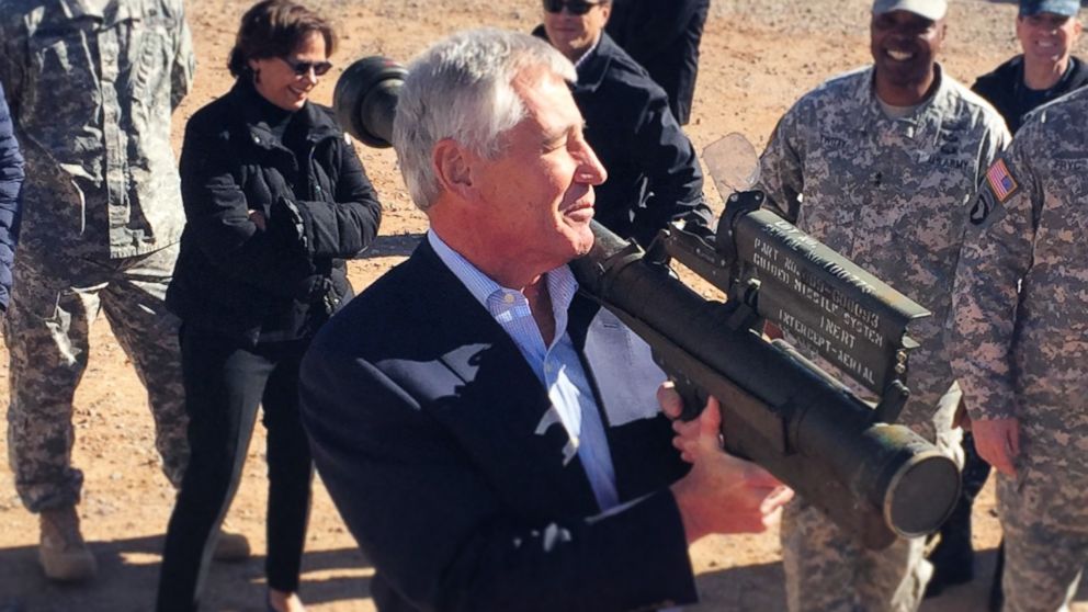 Chuck Hagel holds a FIM-43 "Redeye" shoulder fired missile during a visit to the White Sands Missile Range in New Mexico, Jan. 15, 2015.
