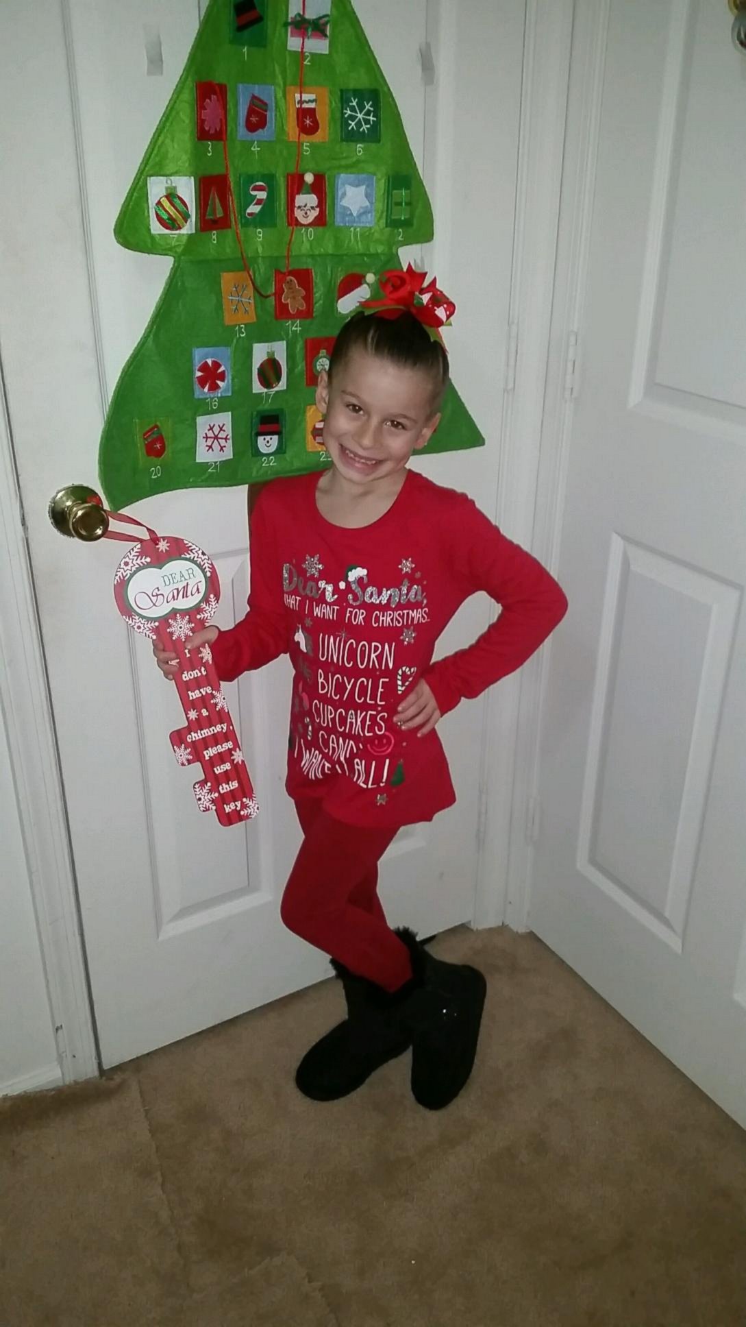 PHOTO:Isabelle LaPeruta, 7, called 911 after accidentally knocking over her "Elf on the Shelf" on Dec. 19, 2015.  