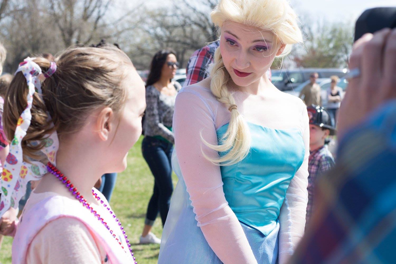 PHOTO: Mackenzie Moretter, turning 10 on April 21, 2015, is pictured here with an Elsa from "Frozen" mascot from Valleyfair Family Amusement Park at her birthday party in Shakopee, Minn., on April 18, 2015.
