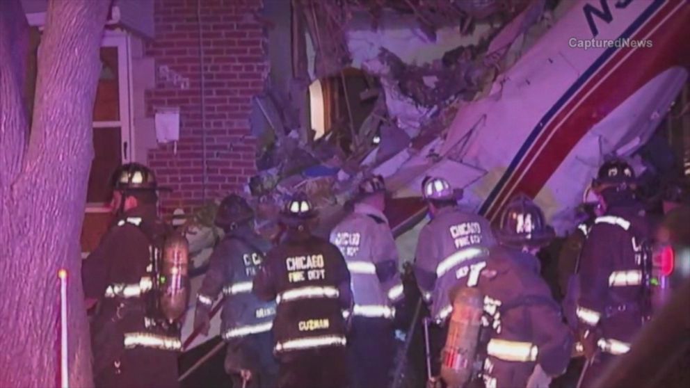 PHOTO: Authorities are investigating after a plane crashed into a Chicago home, Nov. 18, 2014.