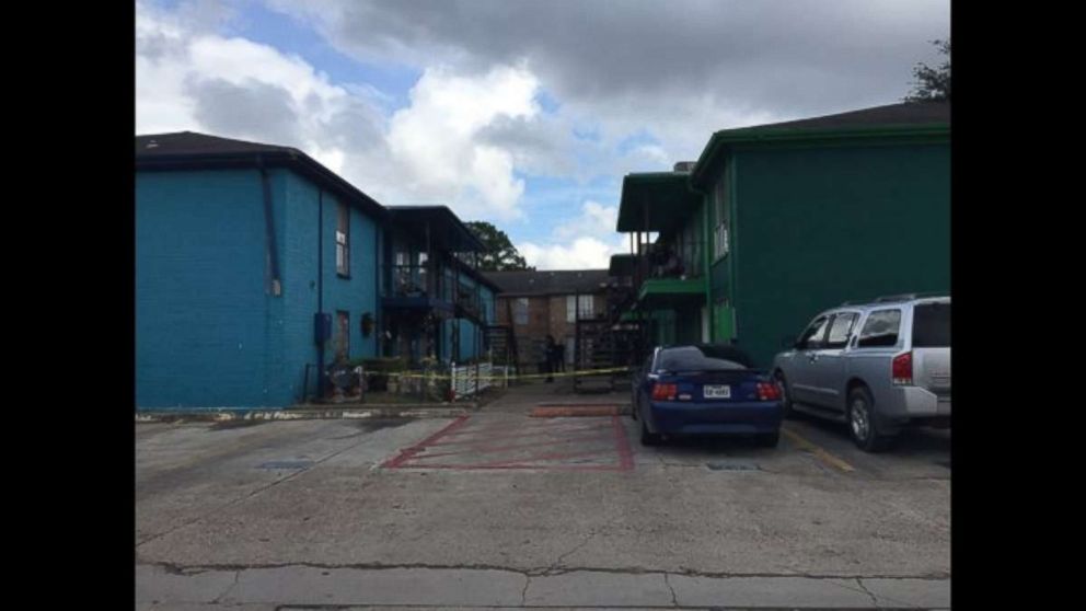 PHOTO: Police investigate the scene in the northeast Houston, where a woman was found fatally stabbed on Tuesday. 