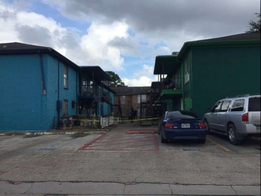 PHOTO: Police investigate the scene in northeast Houston, where a woman was found fatally stabbed on Tuesday.