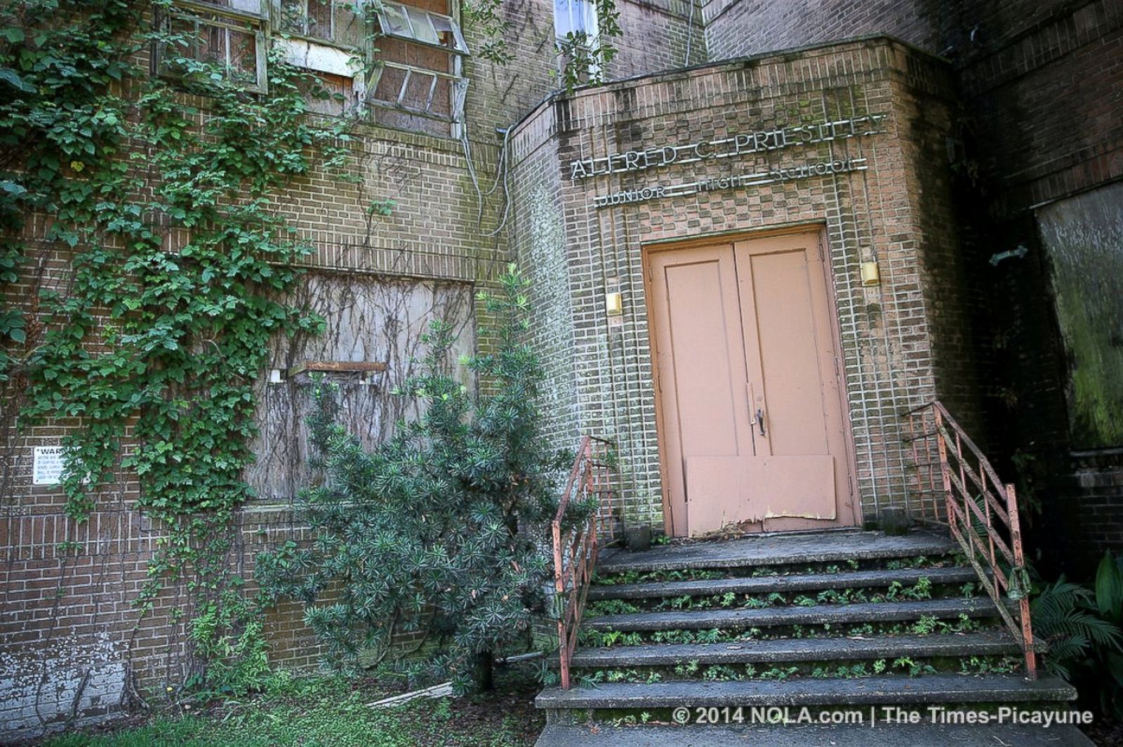 A Look Inside A Decrepit, Abandoned New Orleans School - ABC News