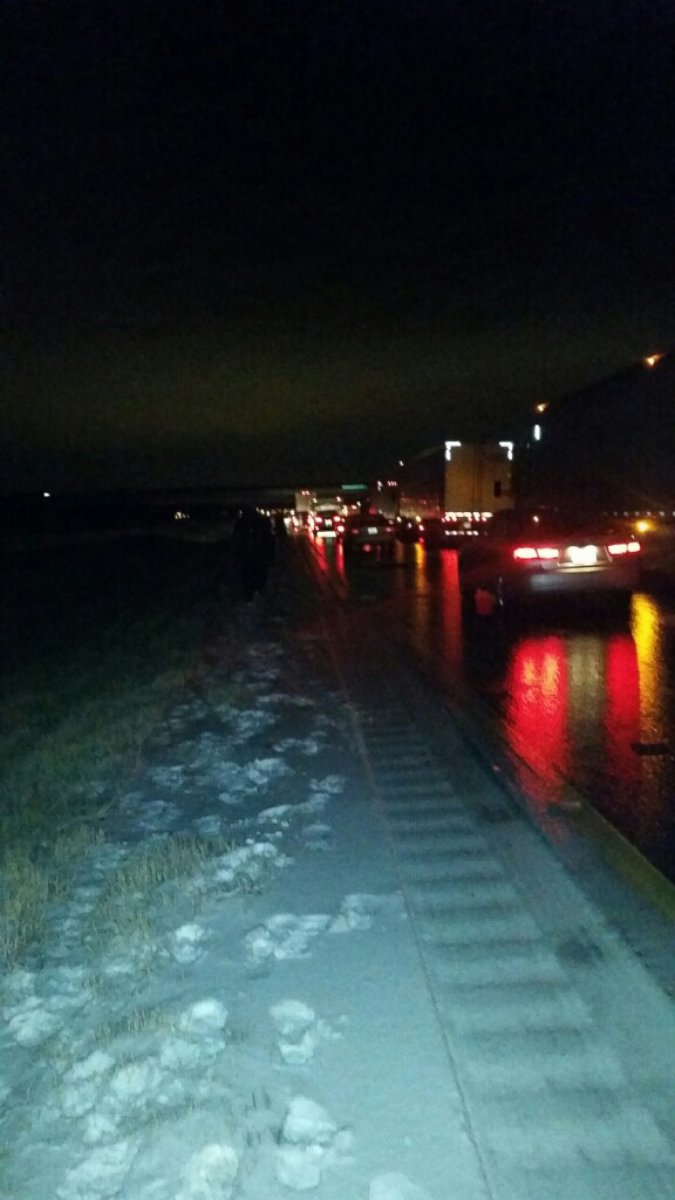 PHOTO: Icy Road Conditions Force a Basketball Team To Walk 2 Miles To Their Hotel.