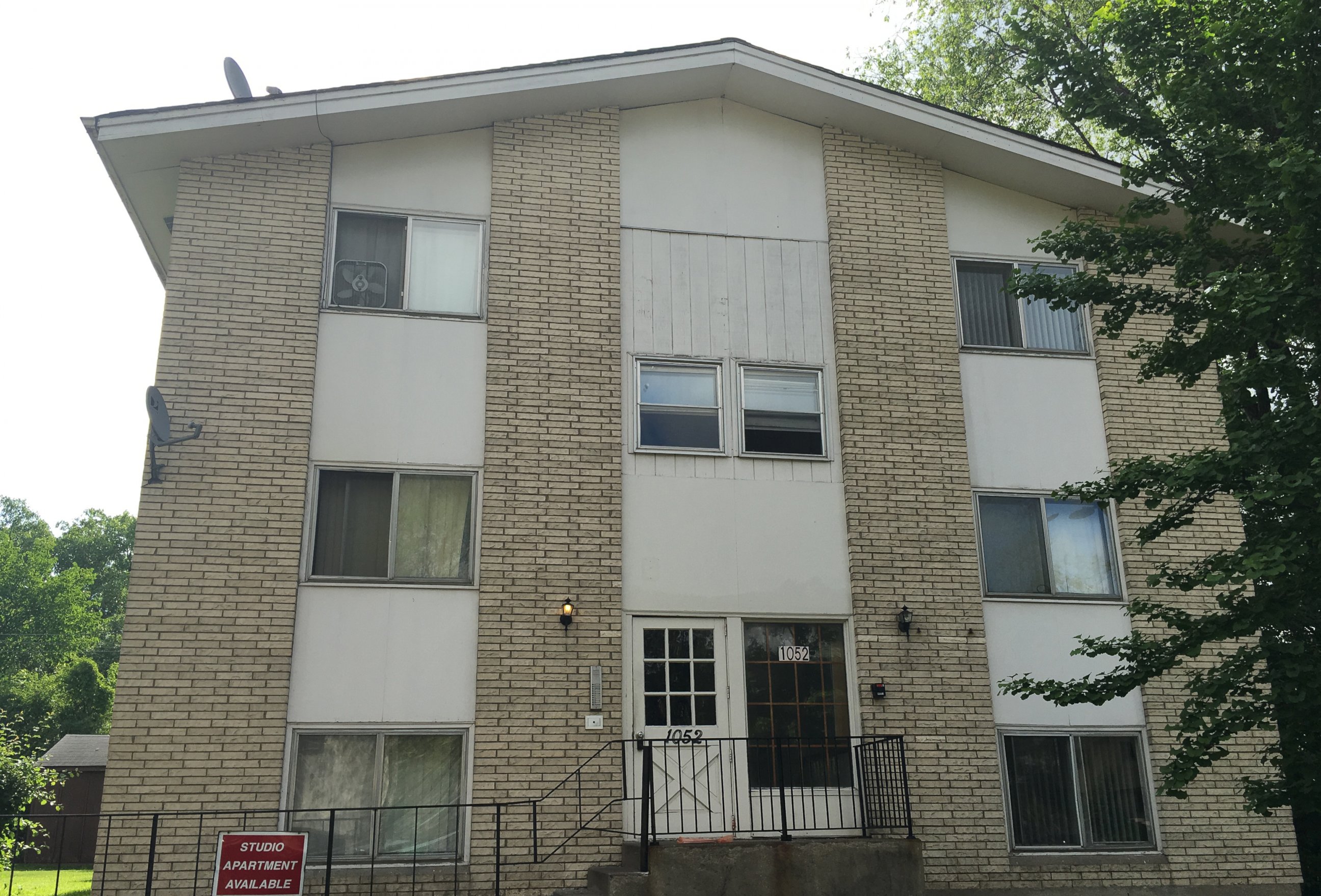 PHOTO: Suspected UCLA shooter Mainak Sarkar listed the address of this Minnesota apartment building in a note he was found with after killing himself on June 1, 2016.