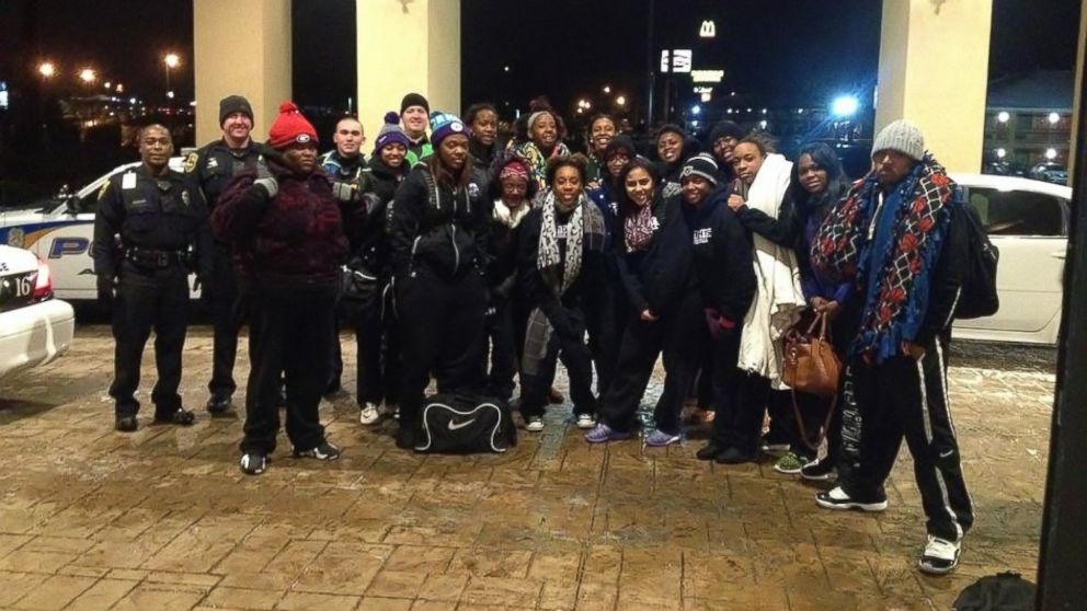 PHOTO: A college basketball team ended up walking 2 miles to their hotel Saturday night when icy road conditions prevented their bus from driving on an Alabama interstate. 