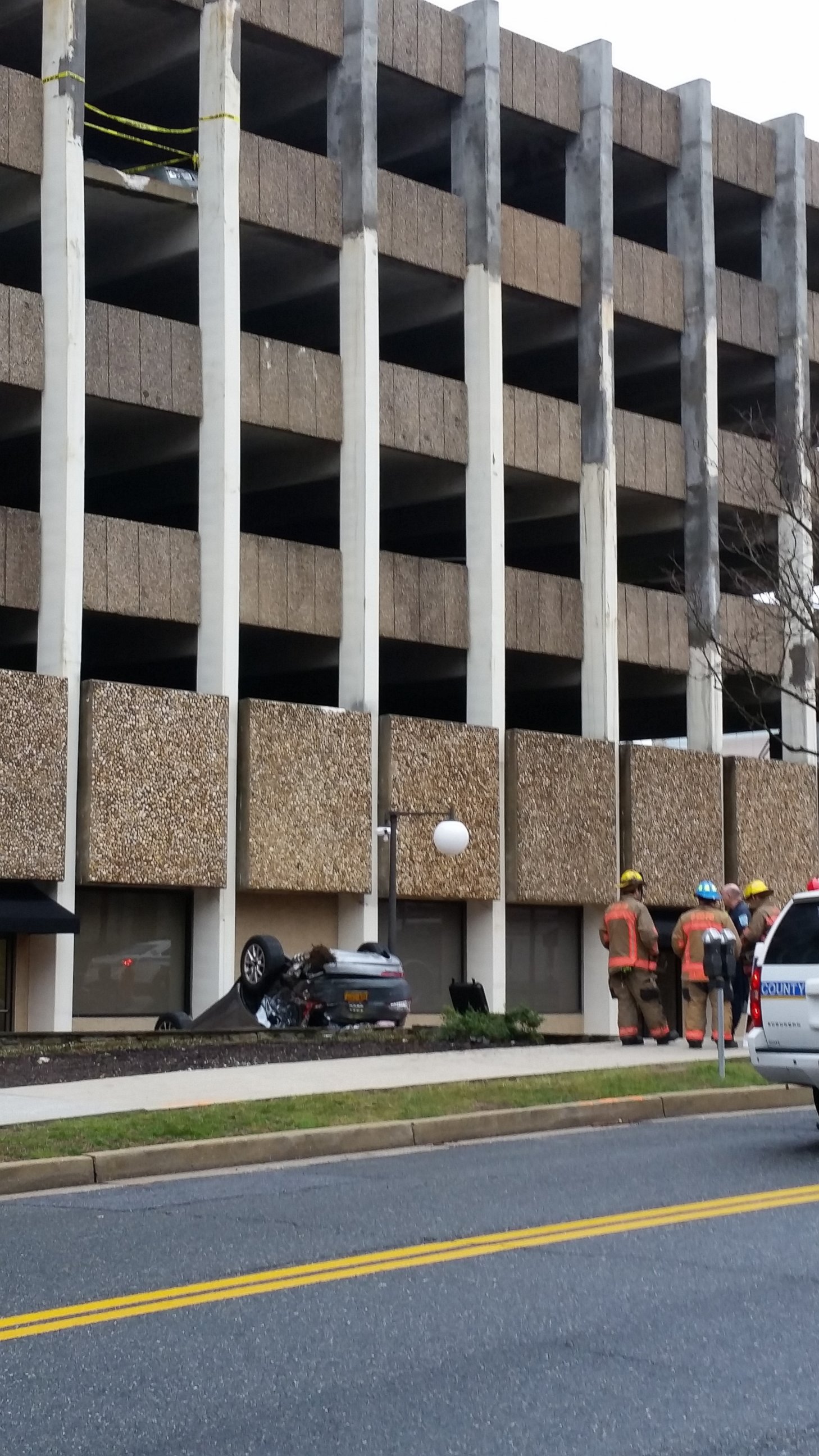 PHOTO: An SUV fell off the fourth floor of a parking garage in Towson, Maryland, on March 14, 2016, according to Baltimore County Police. 