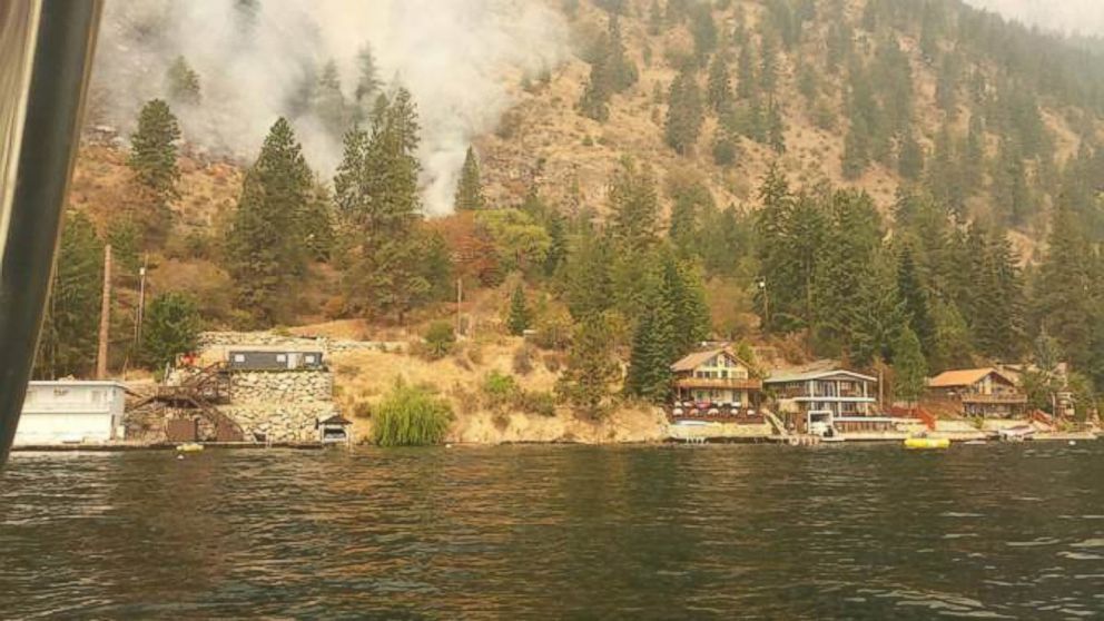 PHOTO: Wildfires threaten the town of Chelan, Washington.