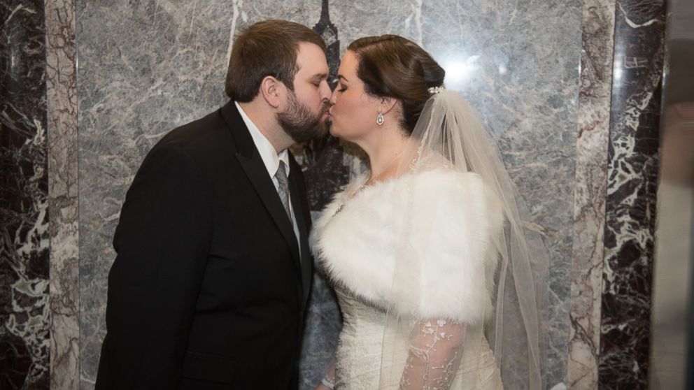 PHOTO: Stacey Price and Andrew Frye of Arlington, Va. are married as the Empire State Building hosts Valentine's Day Weddings, Feb. 14, 2016.