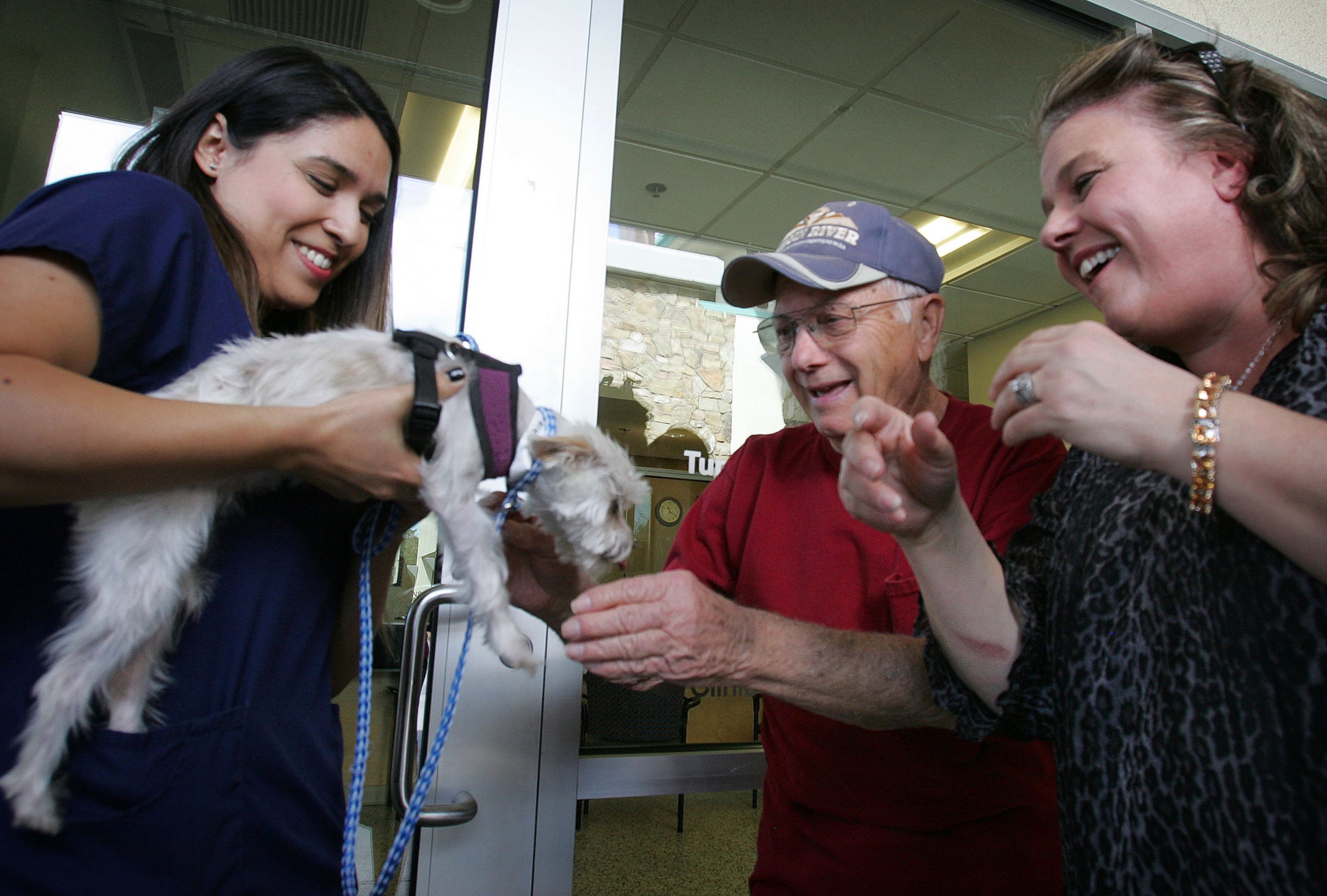 PHOTO: Itzel Vizcarra, a veterinary technician with Riverside County Department of Animal Services, left, reunites Lola, a terrier, with its owner, Donald Mittica, 80, and daughter, Mary Ann Schmidt, 47, both of San Bernardino, Calif., Feb 10, 2016.