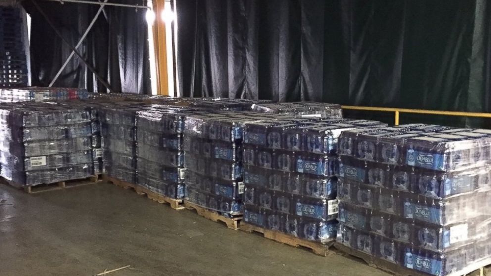 PHOTO:Dr Pepper Snapple Group donates 41,000 bottles of water to Flint, Michigan at woman's request in exchange for her @DietDrPepper Twitter account. 