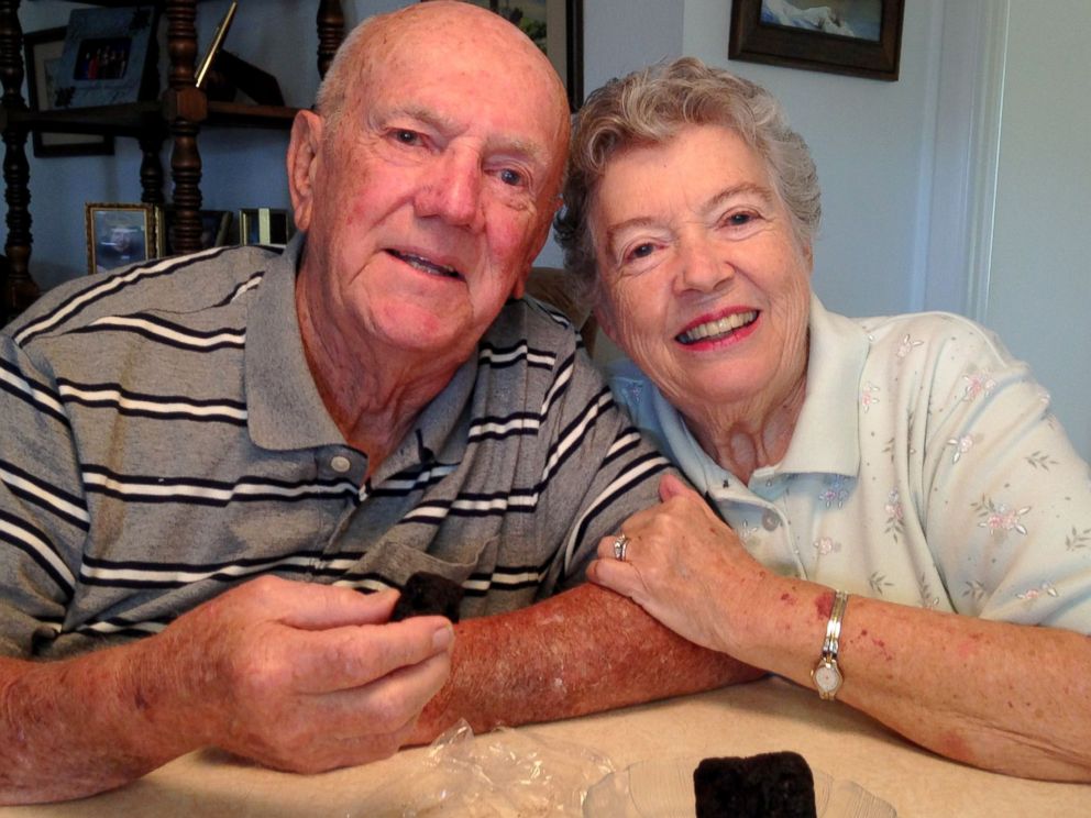 Couple Eats Original Wedding Cake To Celebrate Each Of 60 Years Together Abc News