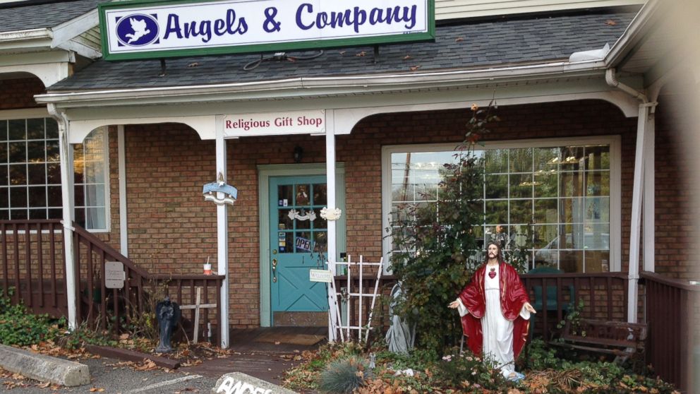 PHOTO: A Jesus statue was taken from Angels & Company in Monroe, Conn., Oct. 28, 2015 and returned with a fresh coat of paint four days later.