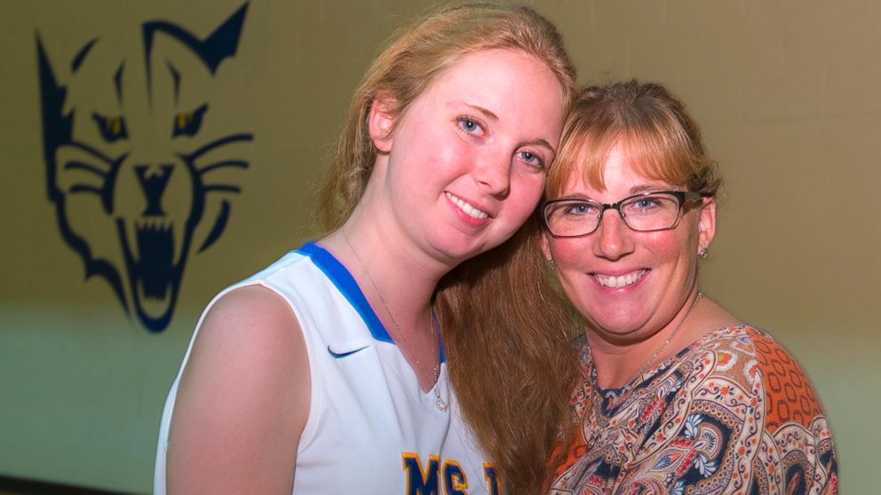 PHOTO: Brain cancer patient Lauren Hill, 19, will play in her first college basketball game, Nov. 2, 2014. 