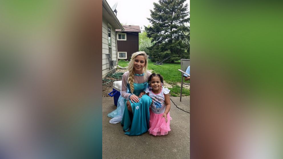 PHOTO: Tara Neal put a 'Frozen'-themed bed on layaway for her daughter who loves the Disney movie and found out it was paid off by a secret Santa in Lorain, Ohio on Tuesday.