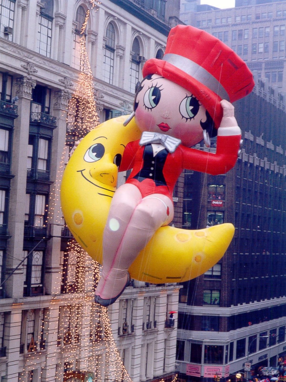 Macy S Thanksgiving Day Parade Through The Years Photos Abc News