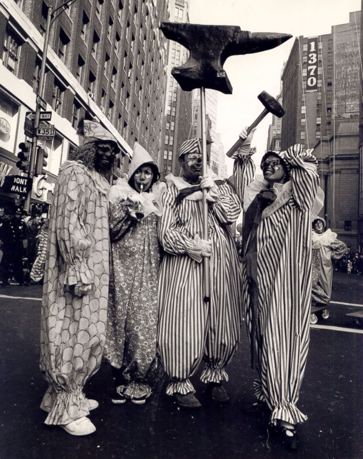 Macy S Thanksgiving Day Parade Through The Years Photos Abc News