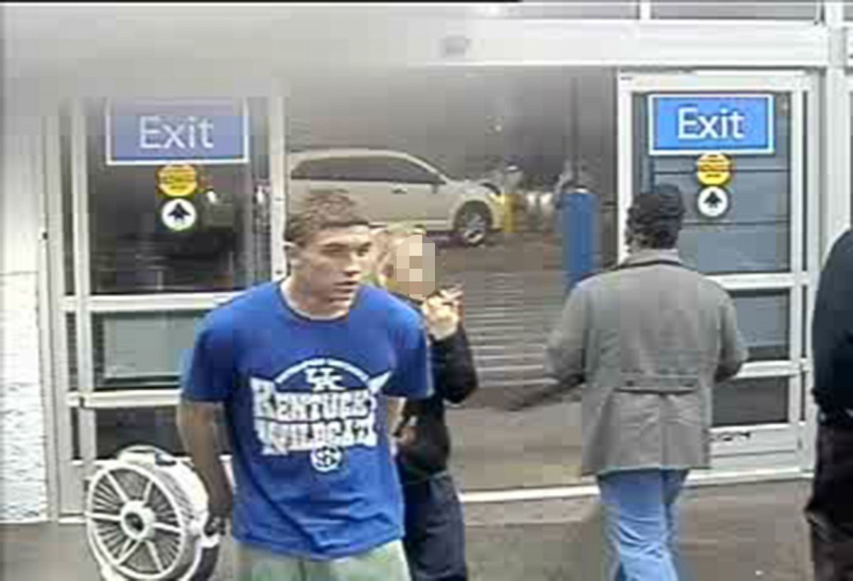 PHOTO: Surveillance images from a Manning, South Carolina Walmart released Jan. 15, 2015 by the Grayson County, Kentucky Sheriff's Office show Dalton Hayes, 18, and an unidentified runaway, 13.