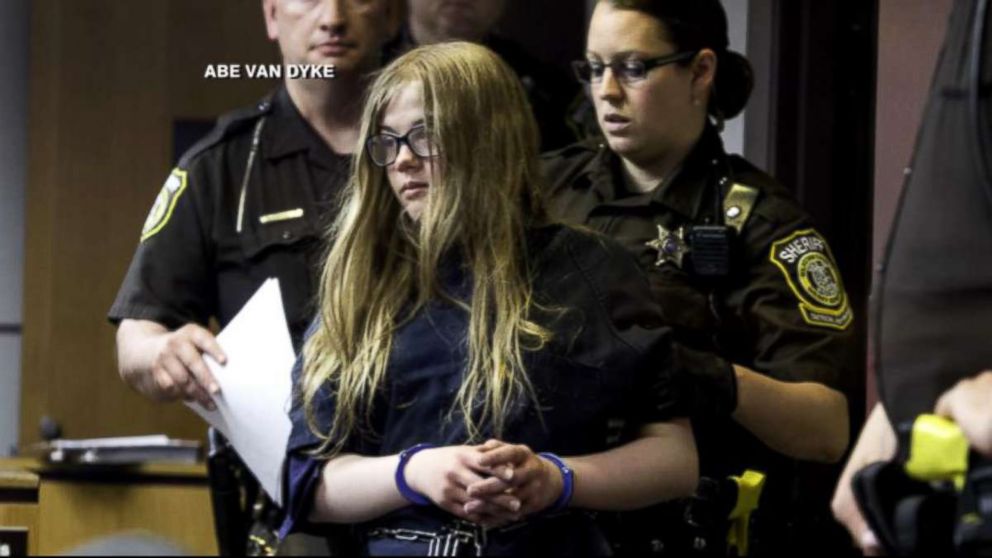 Mothers Of Teens Who Pleaded Guilty In Slender Man Stabbing Case - slender girl slender copy and paste roblox avatar