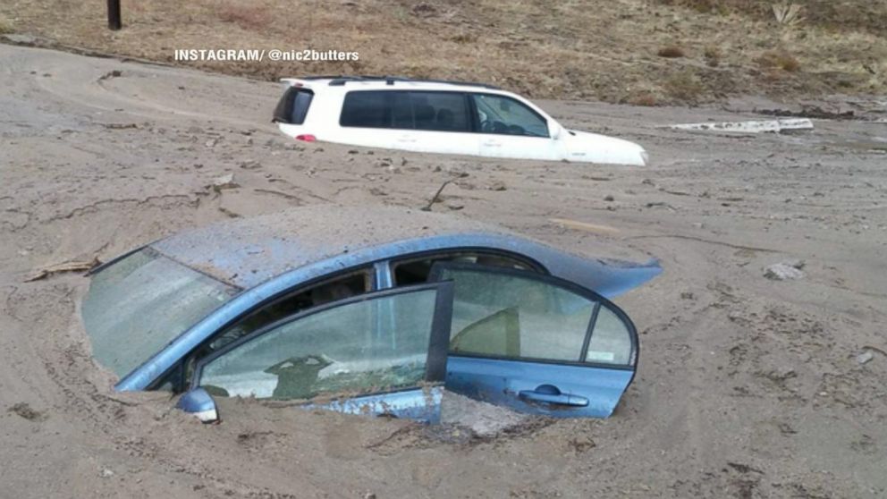 PHOTO: Flash flooding and mudslides left cars stuck in Los Angeles County, Calif., Oct. 15, 2015.