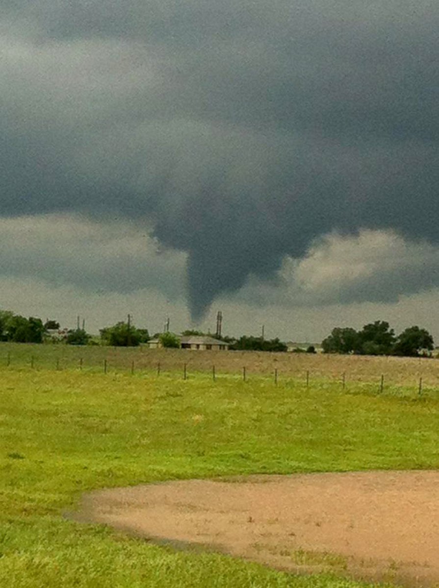 PHOTO: A tornado is spotted in North Apache, Oklahoma, May 6, 2015.